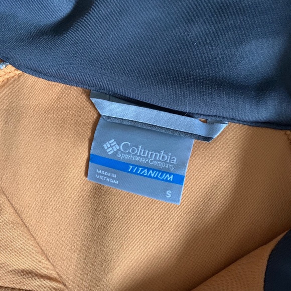 Columbia Zip Up - Picture 3 of 3